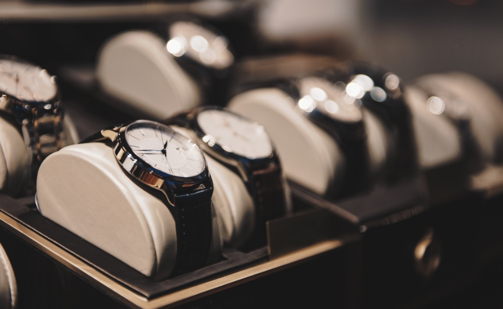 Sharp decline in luxury spending continues in the US, watches defy the trend